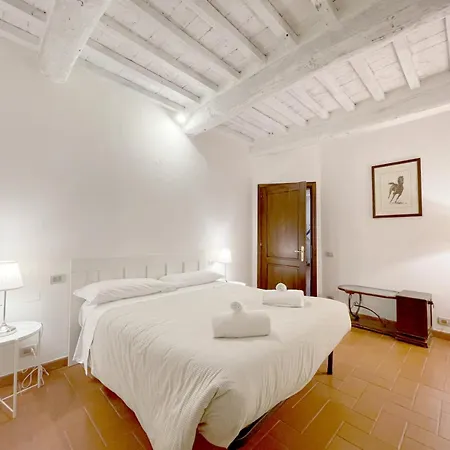 Con Piscina E Giardino A سيينا