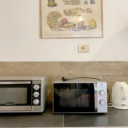 Con Piscina E Giardino A شقة
