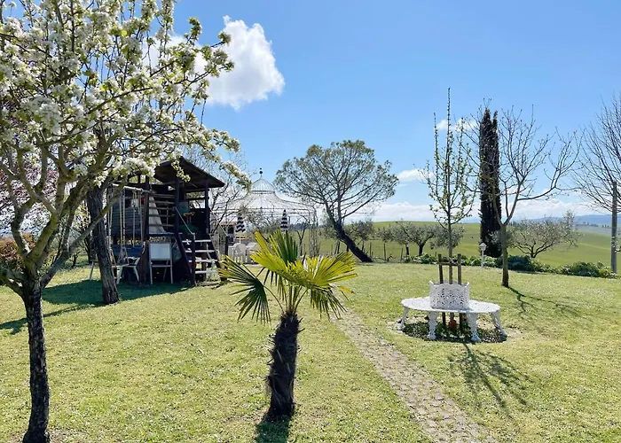 Con Piscina E Giardino A * Сиена