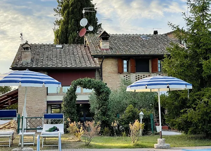 Con Piscina E Giardino A Апартаменты *