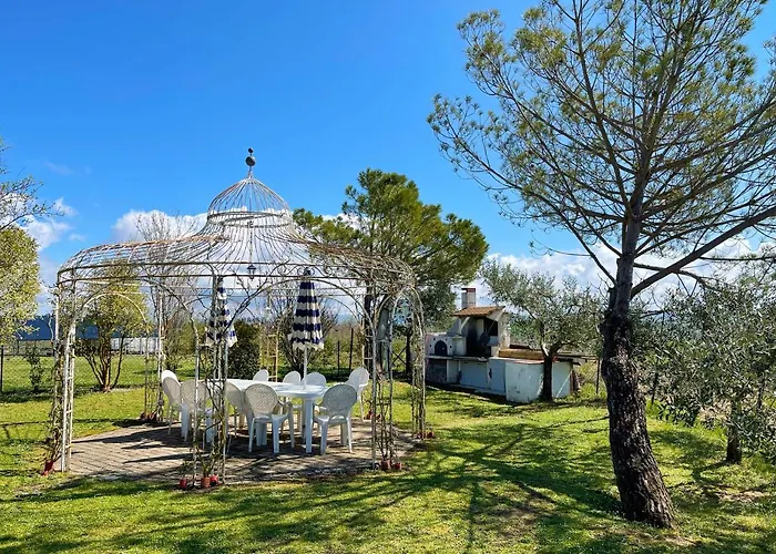 Апартаменты Con Piscina E Giardino A *