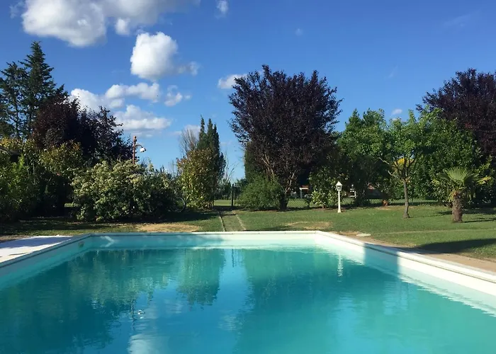 Con Piscina E Giardino A Апартаменты Сиена