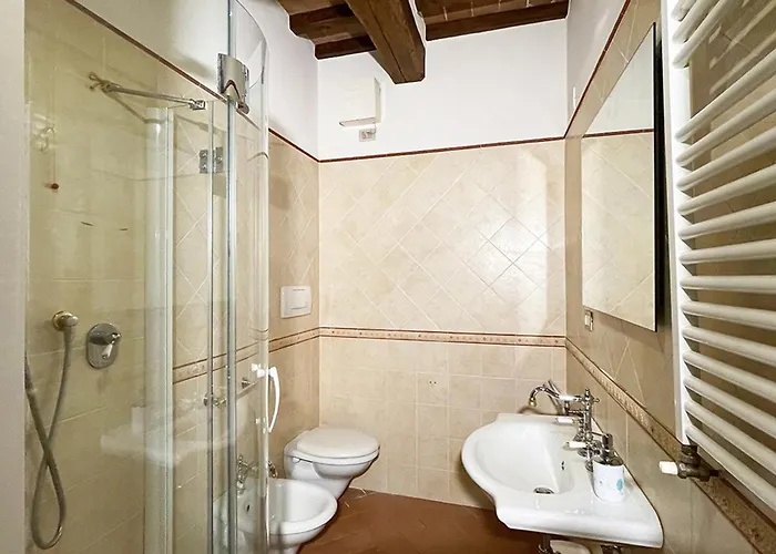 Con Piscina E Giardino A Сиена