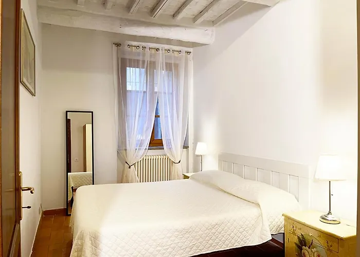 Con Piscina E Giardino A * Сиена