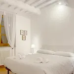 Con Piscina E Giardino A Lägenhet