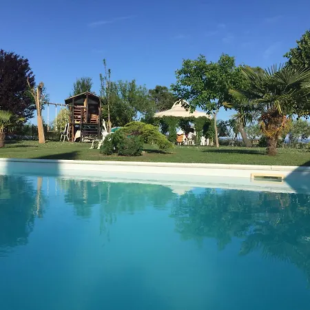 Con Piscina E Giardino A דירה סיינה