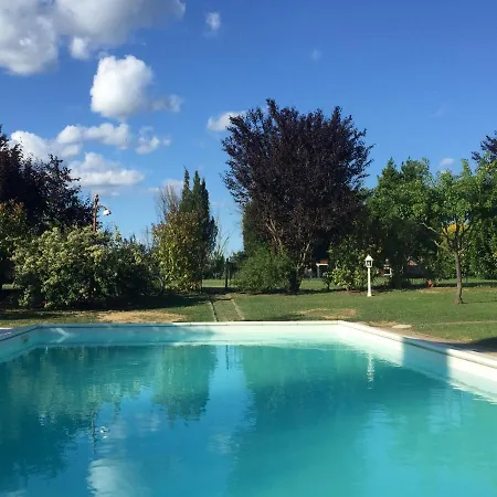 Con Piscina E Giardino A Appartement Siena