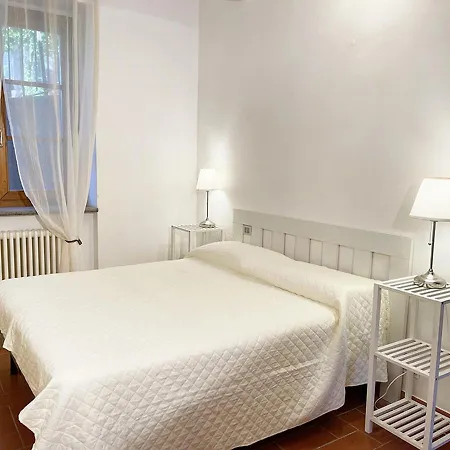 Con Piscina E Giardino A شقة *